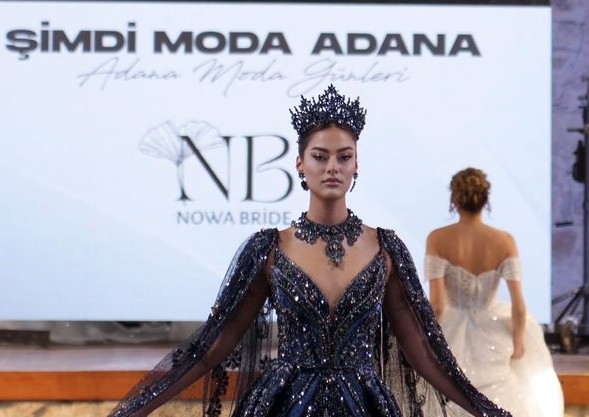 ADANA’DA MODA ZİRVESİ! BURCU ŞERİTOĞLU PODYUMDA