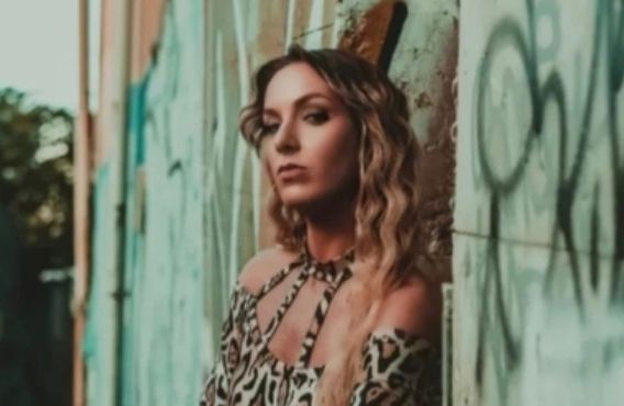 Modern Zarafetin Yüzü: Duygu Coşgun